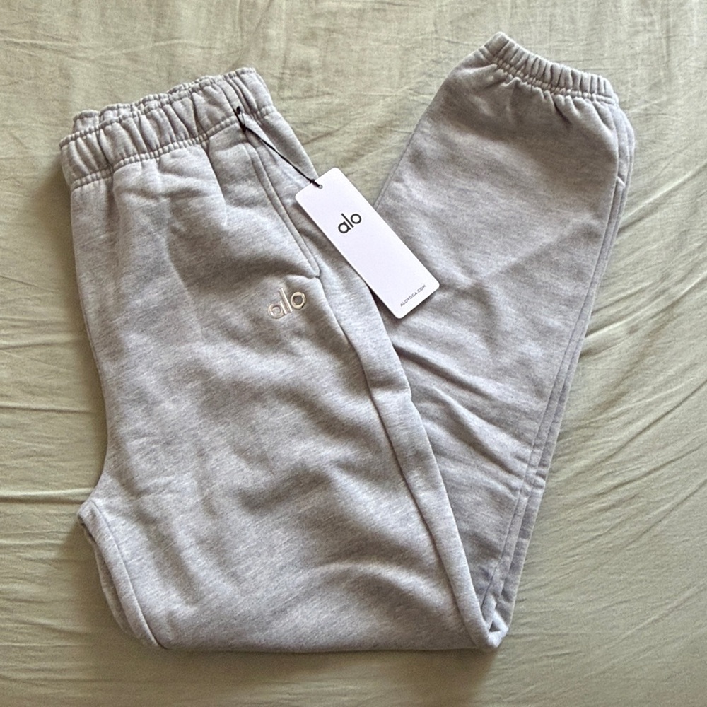 Alo Yoga Accolade Sweatpant - Athletic Heather Gray